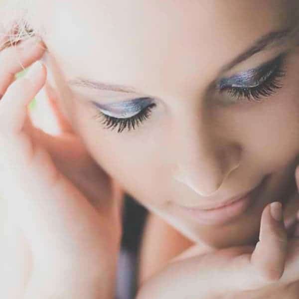 Schoonheidssalon Duiven Petra Barthen Professional Skincare | Vierkant vrouw met oogschaduw